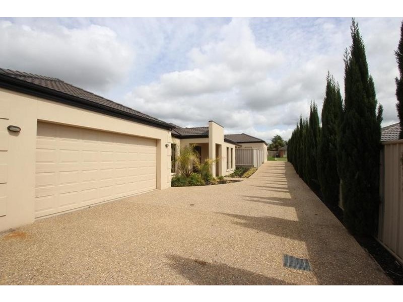 2/22 Mountain Way, Lavington NSW 2641