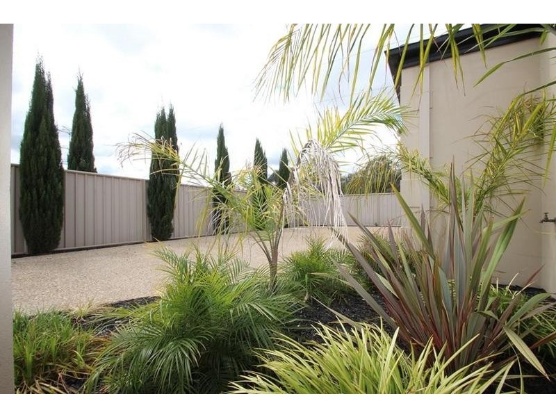 2/22 Mountain Way, Lavington NSW 2641