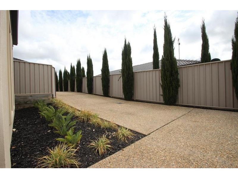 2/22 Mountain Way, Lavington NSW 2641