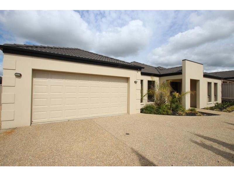 2/22 Mountain Way, Lavington NSW 2641
