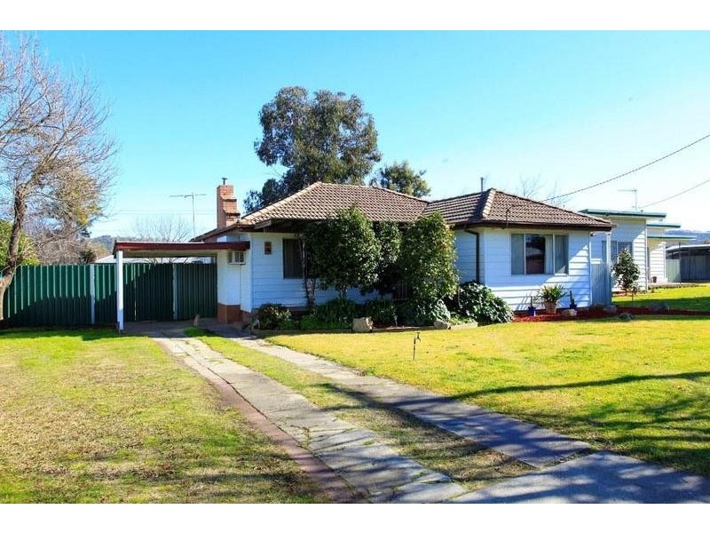 391 Hedley Crescent, Lavington NSW 2641