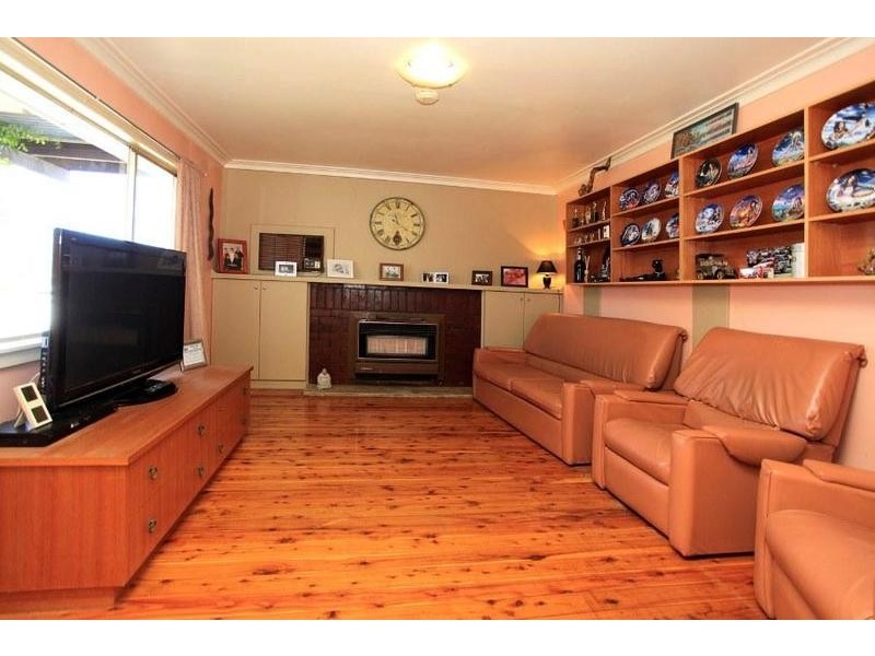 391 Hedley Crescent, Lavington NSW 2641
