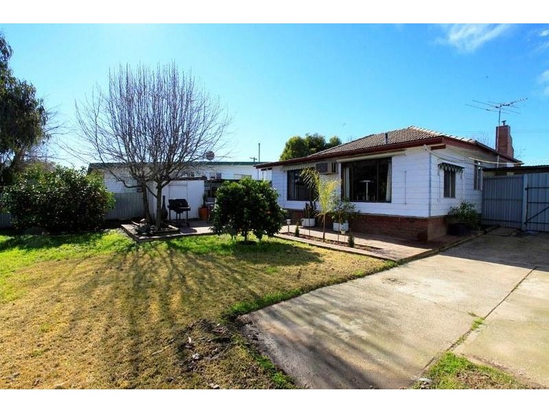 391 Hedley Crescent, Lavington NSW 2641