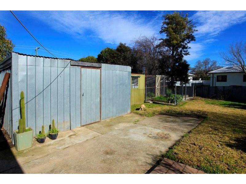 391 Hedley Crescent, Lavington NSW 2641