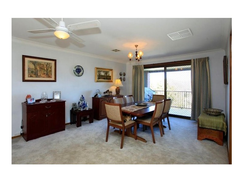 279 Bimbadeen Avenue, East Albury NSW 2640