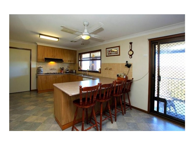 279 Bimbadeen Avenue, East Albury NSW 2640
