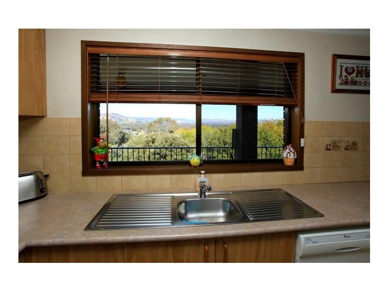 279 Bimbadeen Avenue, East Albury NSW 2640