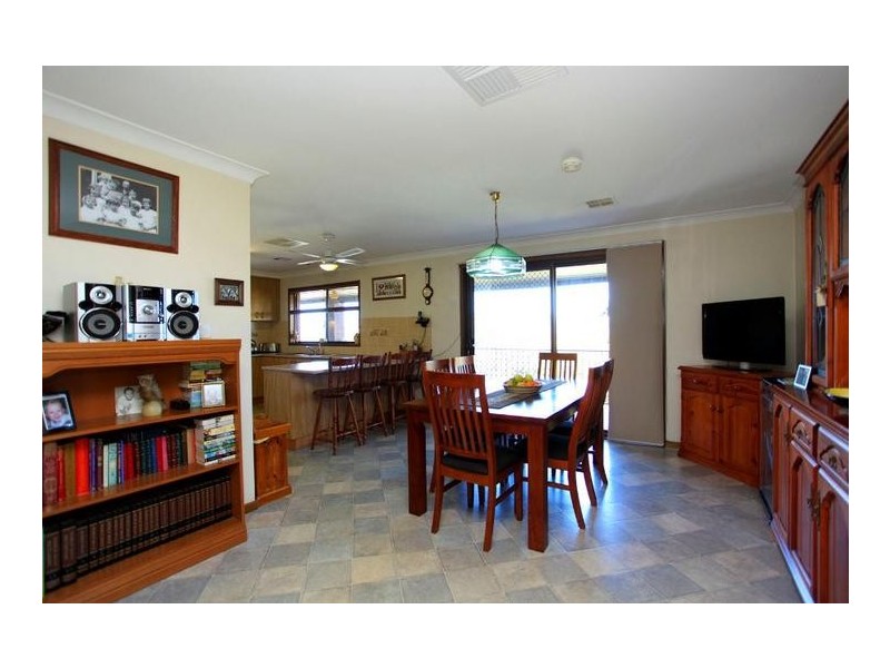 279 Bimbadeen Avenue, East Albury NSW 2640