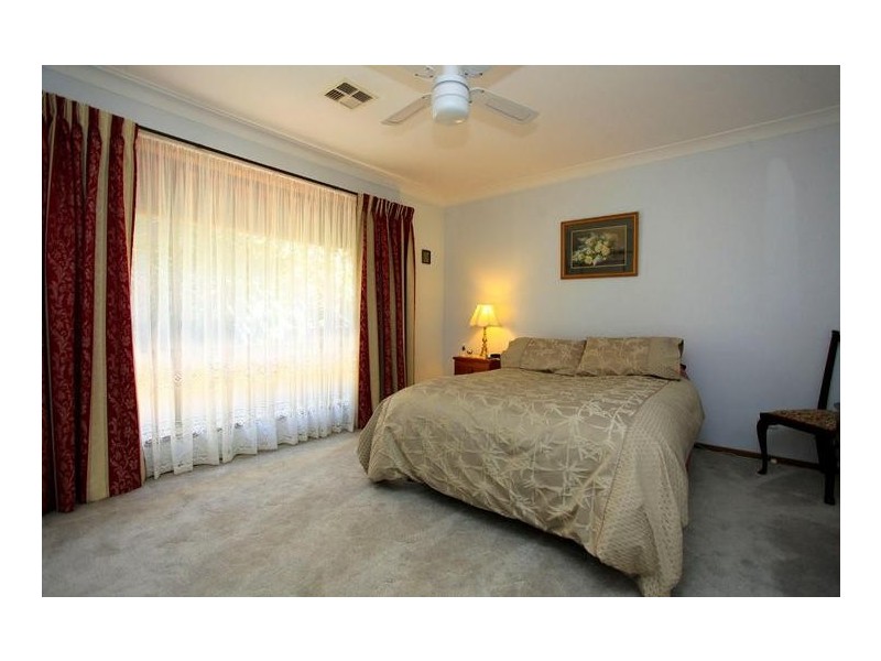 279 Bimbadeen Avenue, East Albury NSW 2640