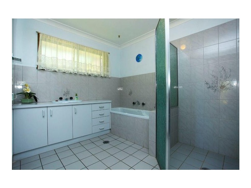 279 Bimbadeen Avenue, East Albury NSW 2640