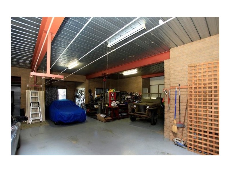 279 Bimbadeen Avenue, East Albury NSW 2640