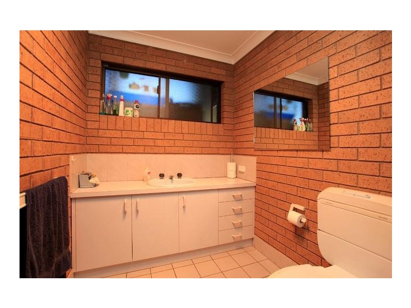 279 Bimbadeen Avenue, East Albury NSW 2640