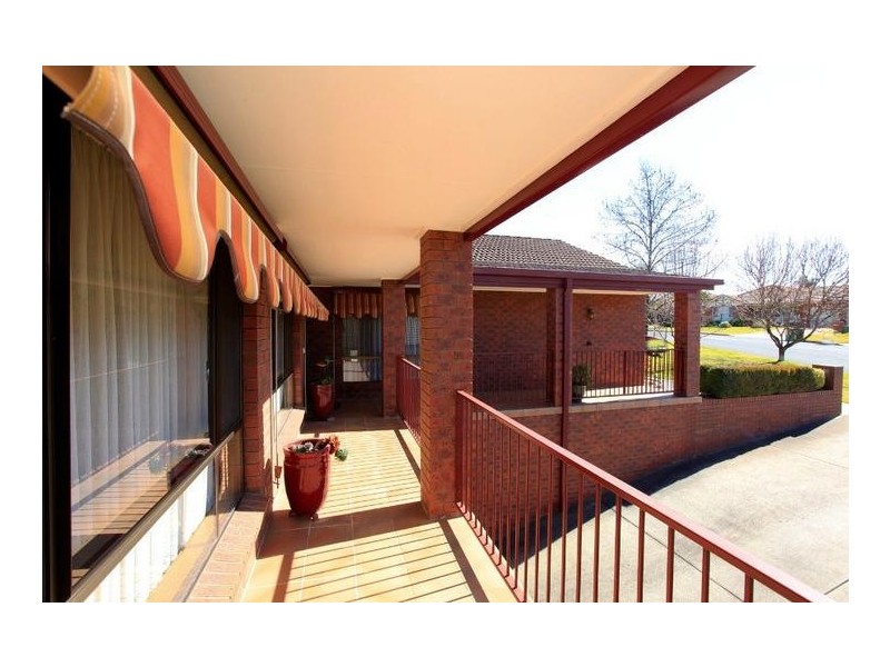 279 Bimbadeen Avenue, East Albury NSW 2640