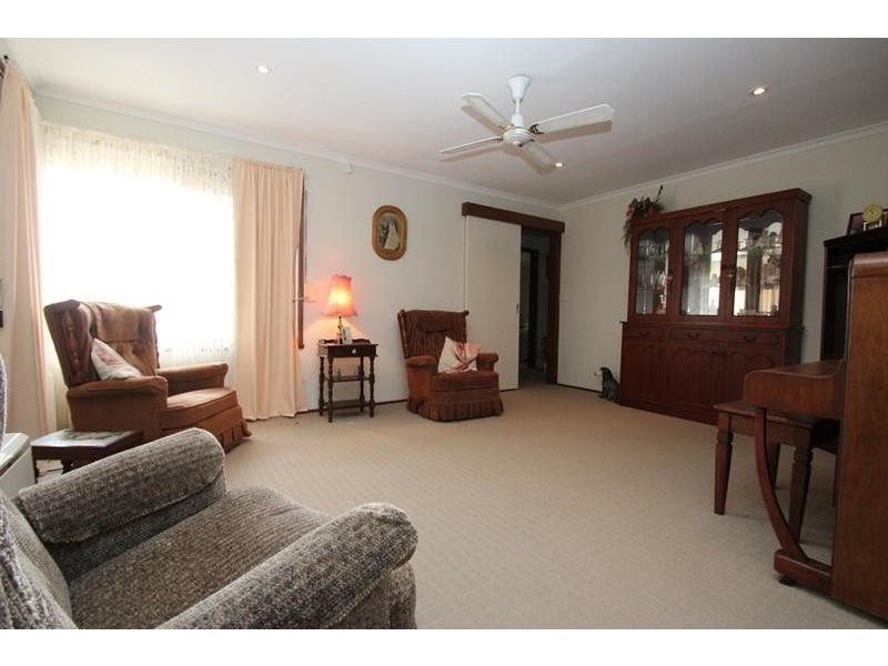 558 Kemp Street, Lavington NSW 2641