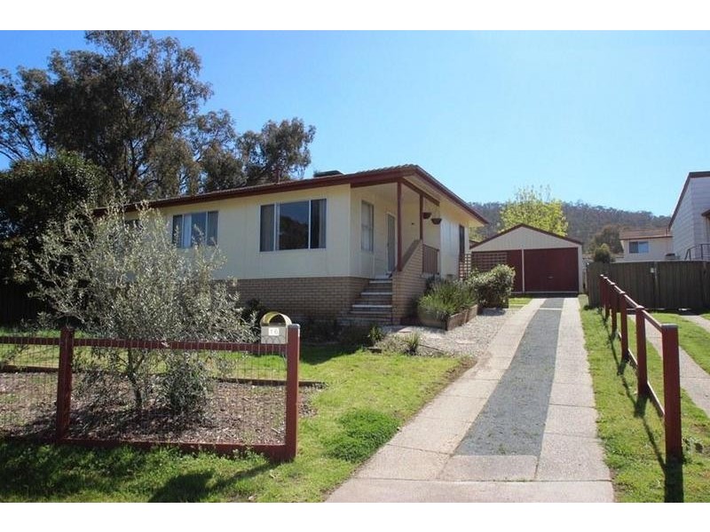 16 Banksia Street, West Albury NSW 2640