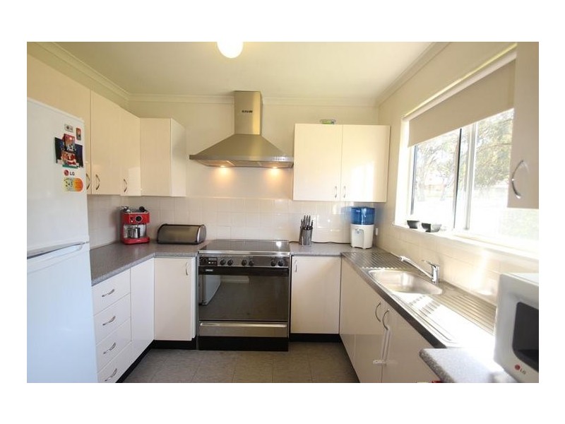 16 Banksia Street, West Albury NSW 2640