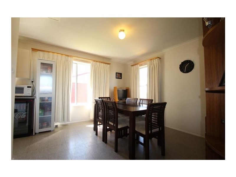 16 Banksia Street, West Albury NSW 2640