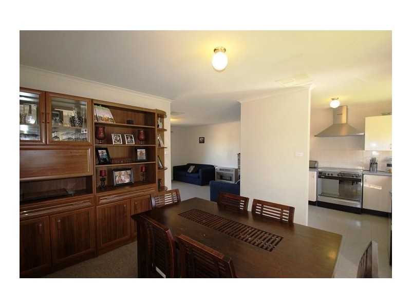 16 Banksia Street, West Albury NSW 2640