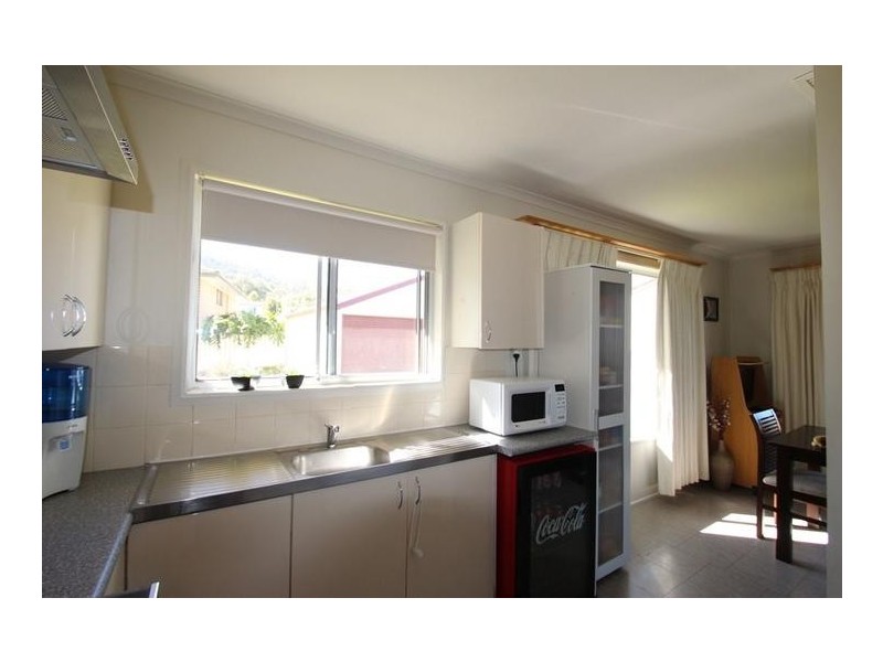 16 Banksia Street, West Albury NSW 2640