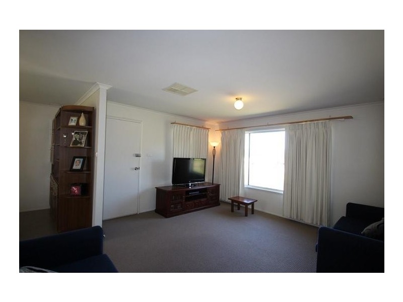 16 Banksia Street, West Albury NSW 2640