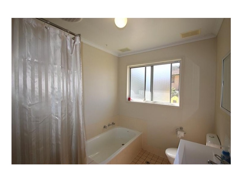 16 Banksia Street, West Albury NSW 2640