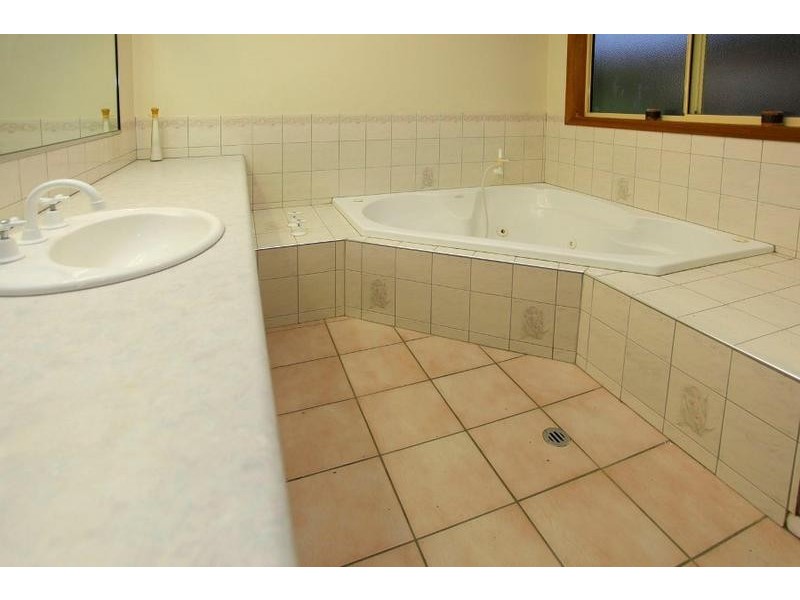 1/6 Southernview Drive, West Albury NSW 2640