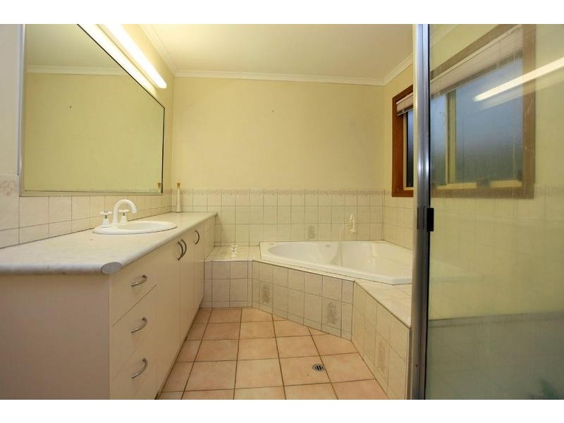 1/6 Southernview Drive, West Albury NSW 2640