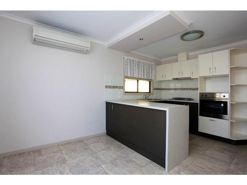 2/639 Kemp Street, Lavington NSW 2641