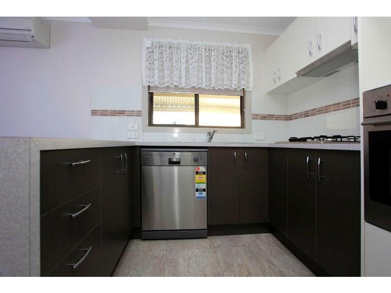 2/639 Kemp Street, Lavington NSW 2641