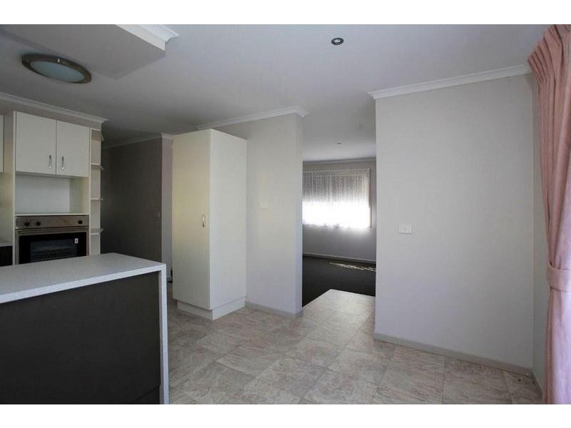 2/639 Kemp Street, Lavington NSW 2641
