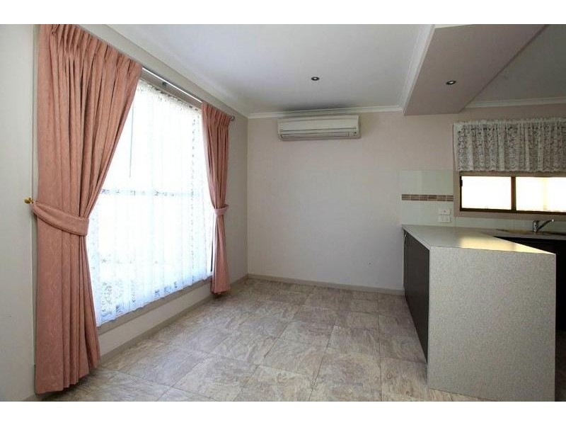 2/639 Kemp Street, Lavington NSW 2641