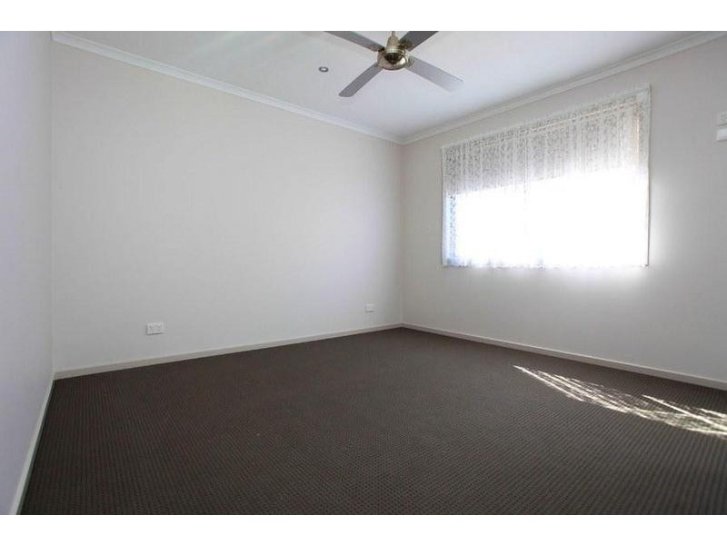 2/639 Kemp Street, Lavington NSW 2641