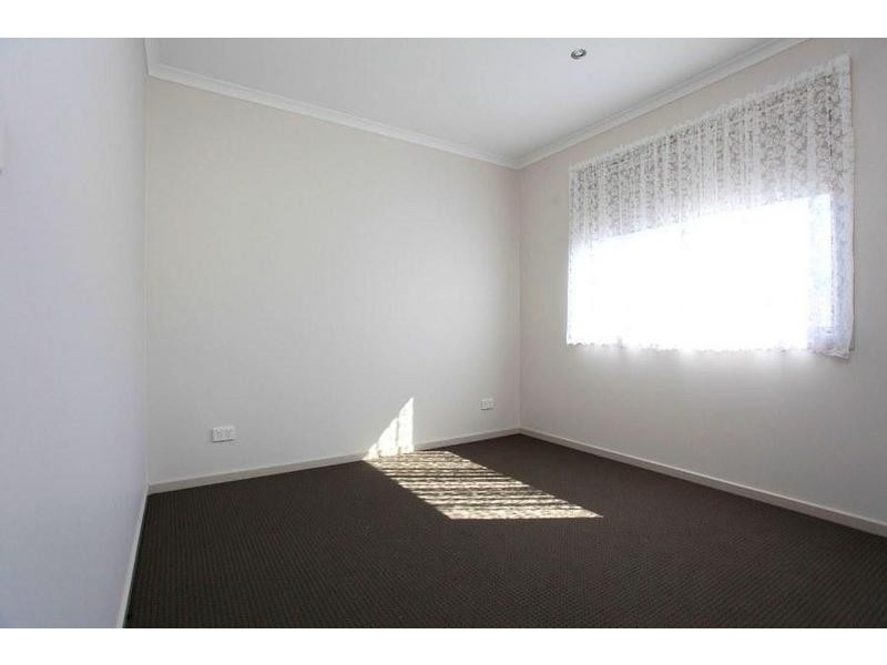 2/639 Kemp Street, Lavington NSW 2641