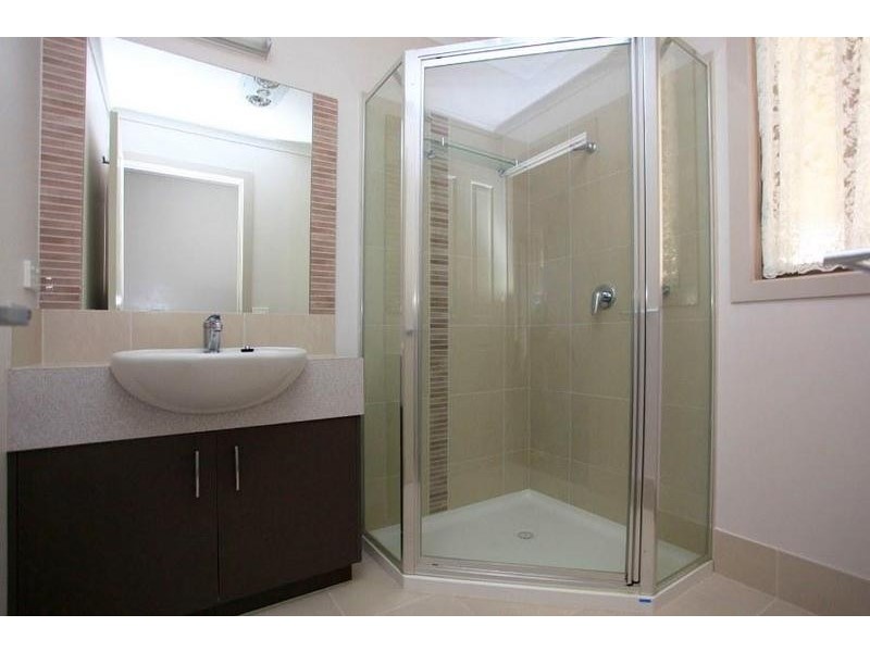 2/639 Kemp Street, Lavington NSW 2641