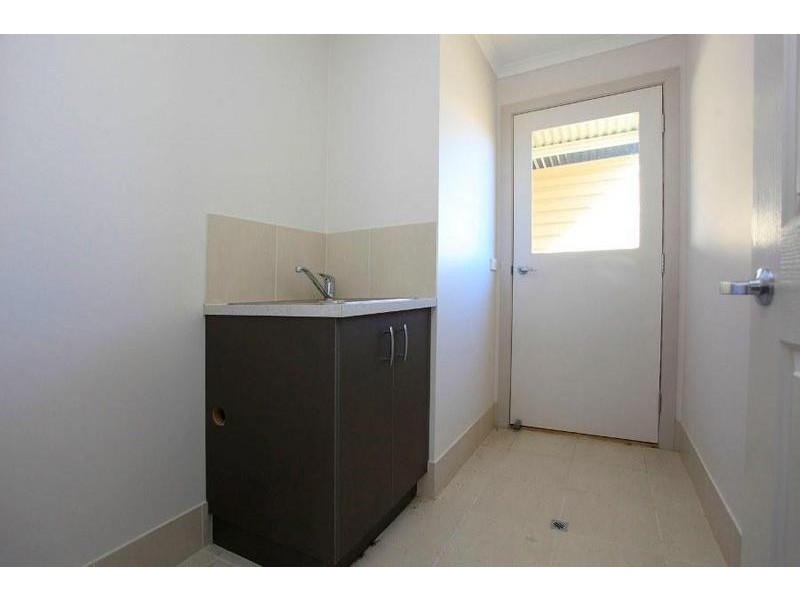 2/639 Kemp Street, Lavington NSW 2641