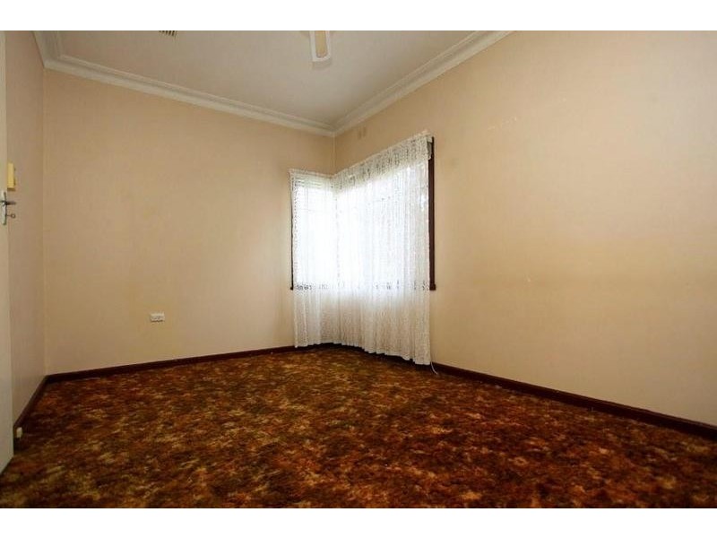 594 Kemp Street, Lavington NSW 2641