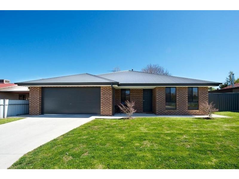 435 Bevan Street, Lavington NSW 2641