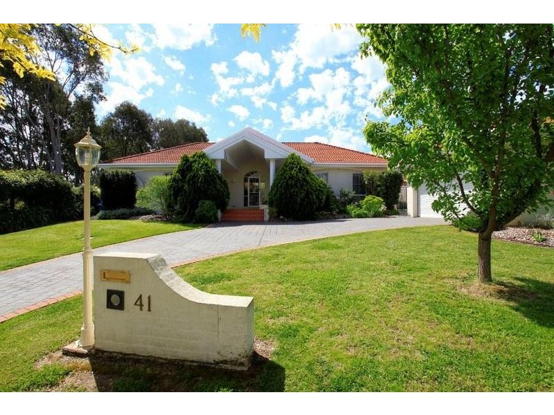 41 Doulton Drive, West Albury NSW 2640