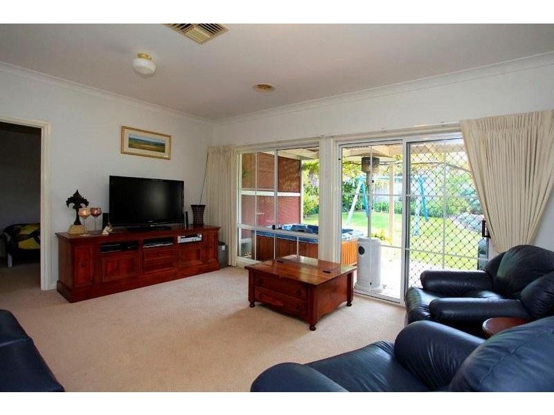 41 Doulton Drive, West Albury NSW 2640
