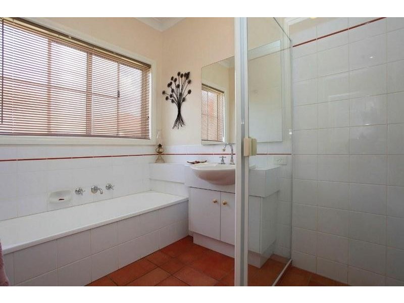 41 Doulton Drive, West Albury NSW 2640