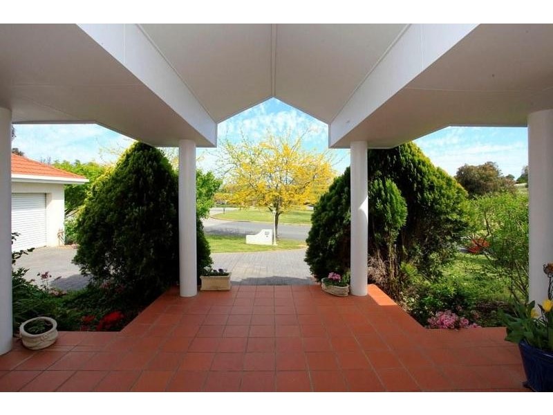 41 Doulton Drive, West Albury NSW 2640