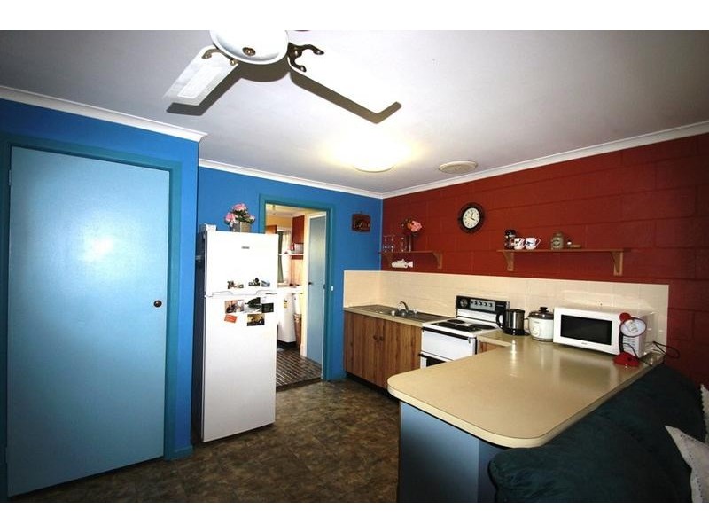 2/610 Kemp Street, Lavington NSW 2641