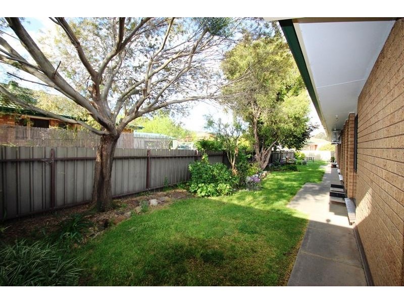 2/610 Kemp Street, Lavington NSW 2641