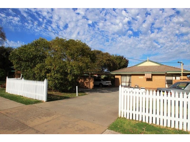 2/610 Kemp Street, Lavington NSW 2641