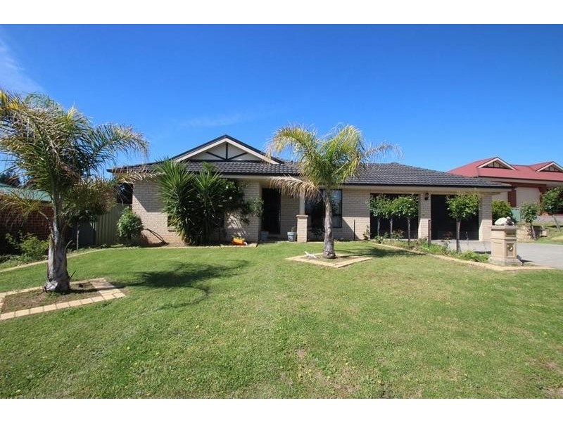 26 Honeysuckle Street, Thurgoona NSW 2640