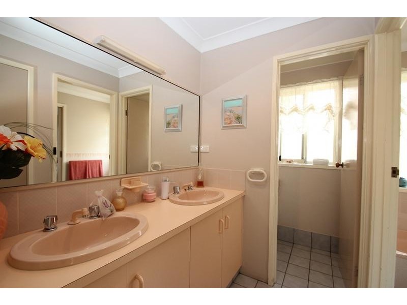 23 Renwick Court, Lavington NSW 2641