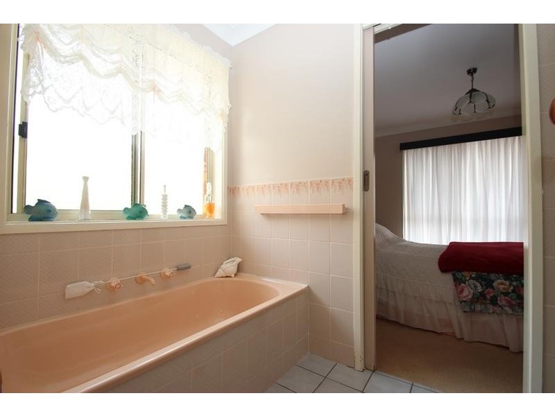 23 Renwick Court, Lavington NSW 2641