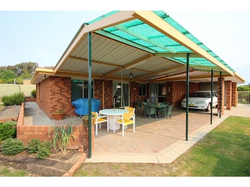 23 Renwick Court, Lavington NSW 2641