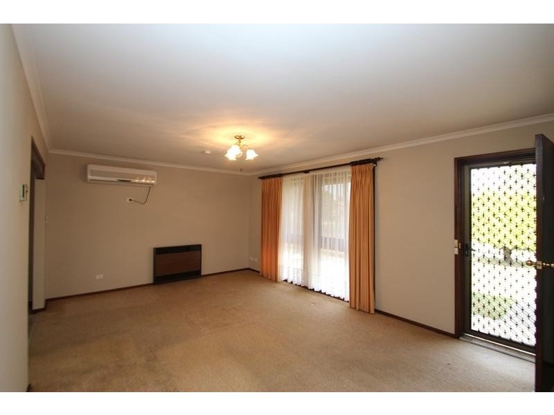 570 Kemp Street, Lavington NSW 2641