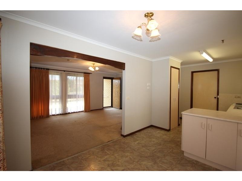 570 Kemp Street, Lavington NSW 2641